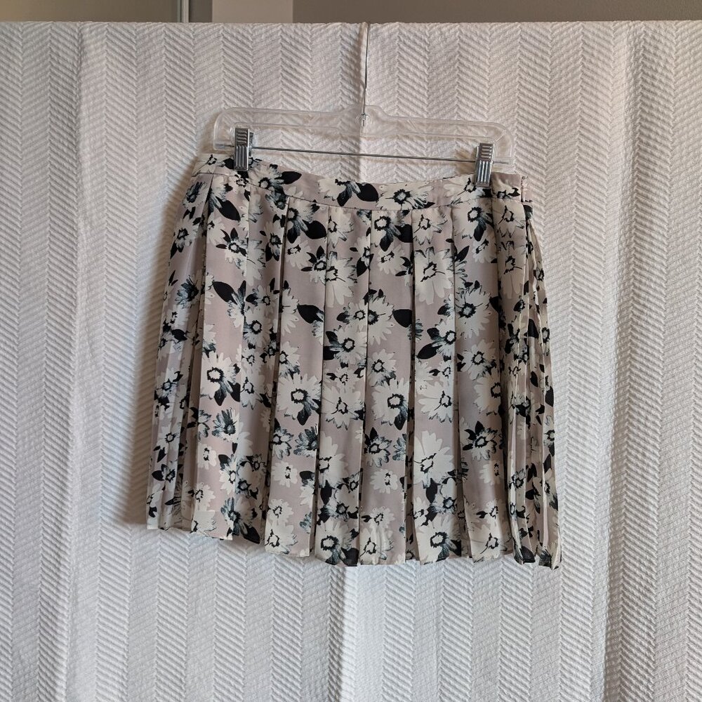 Banana Republic Floral Pleated Mini Skirt Cottagecore Romantic Size 8P Petite